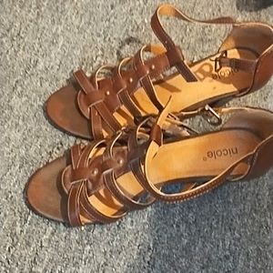 Nicole sandal